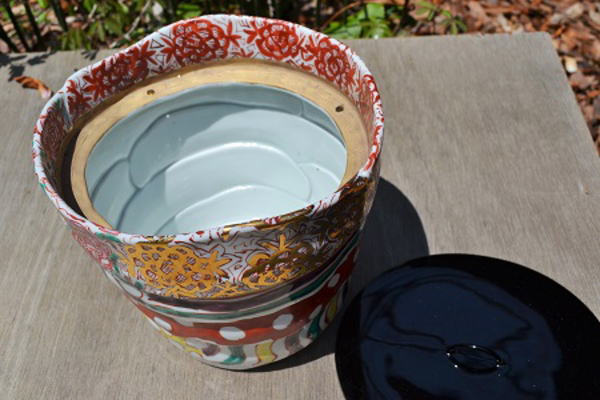 木曽塗の蓋つきの水指